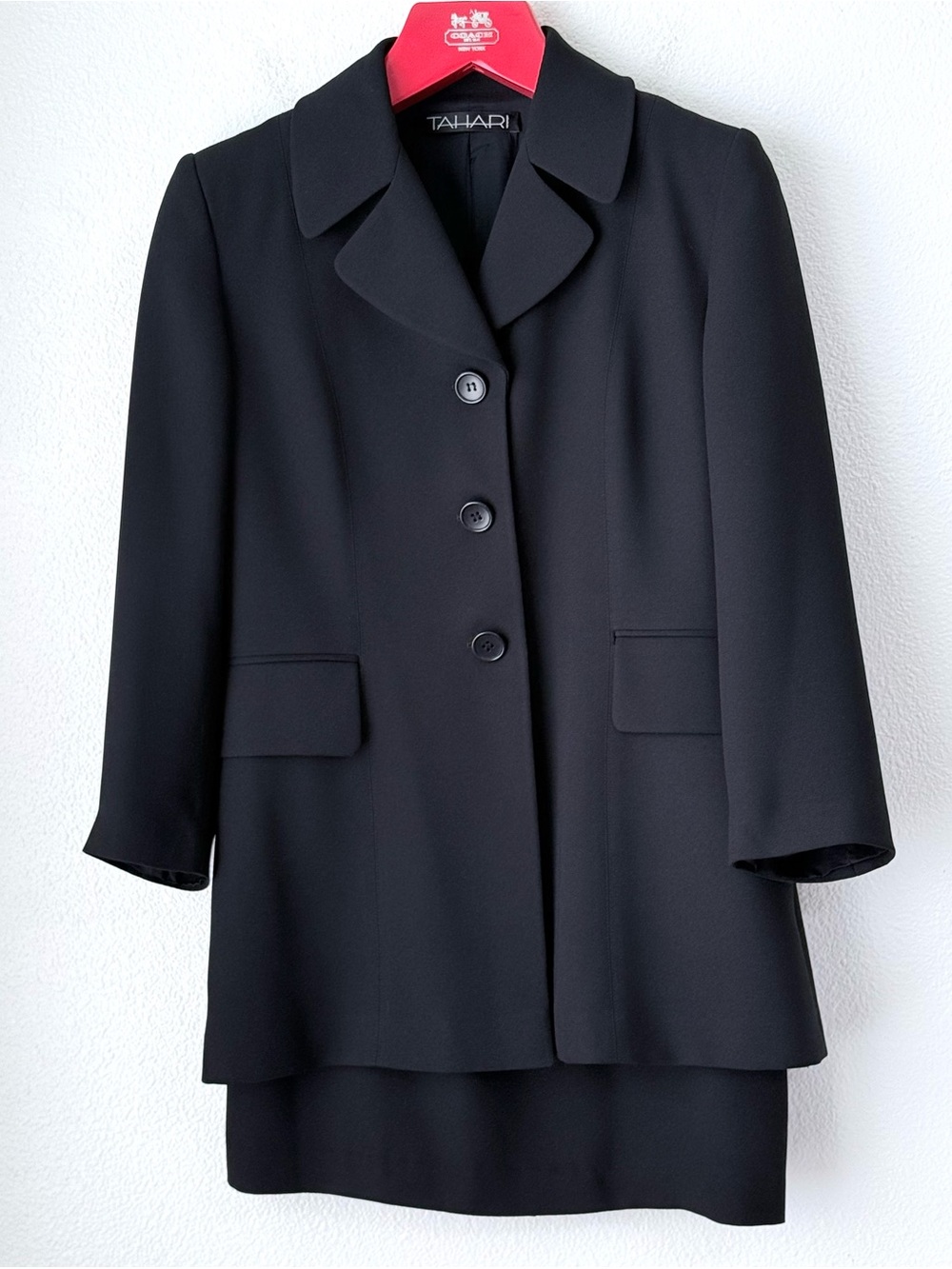 Vintage 90’s TAHARI Black 2-Piece Skirt Suit Set | Size 8
